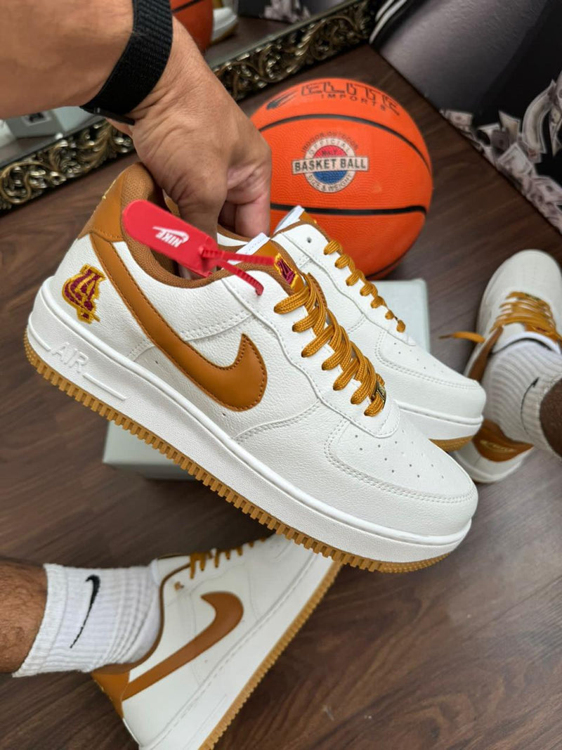 Tênis Nike Air force LAKERS CARAMELO